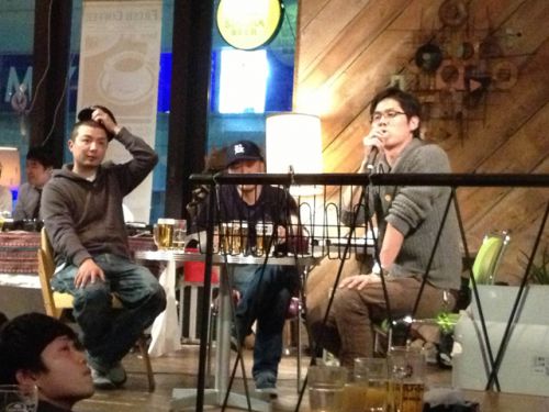 アーティストの二人が作品づくりなどについて語る