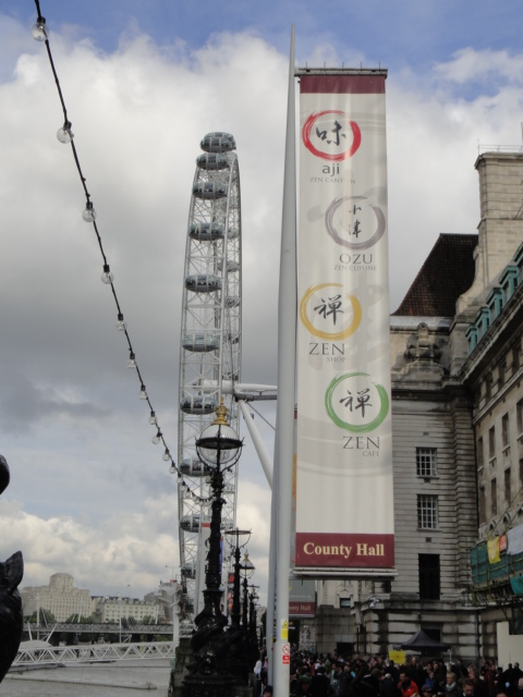 ロンドンアイのすぐ隣に日本食屋がいくつも