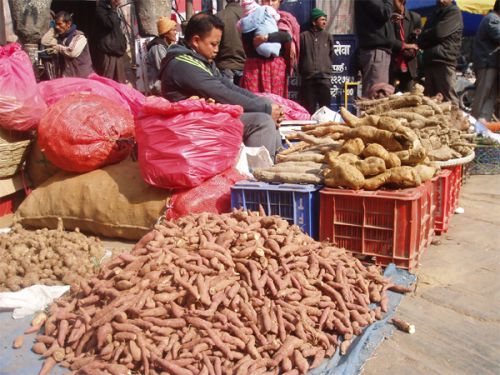 バザールでも大売出し。