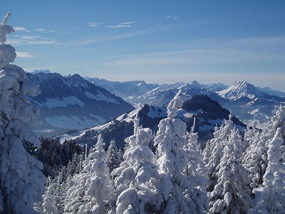 絵葉書のような完璧な冬景色の風景は息を呑むほど。