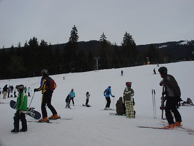 子どもから大人まで雪遊びは冬の楽しみの一つです。