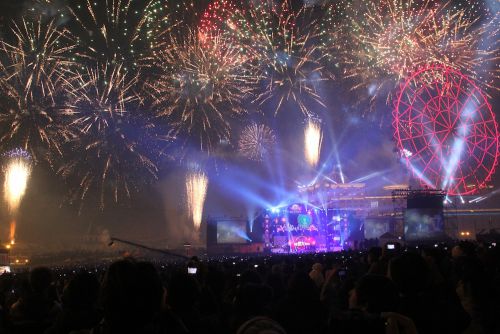 これでもか！というくらい花火が