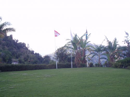 UCCコーヒーの建物。日本の国旗が立っています。見学可能。