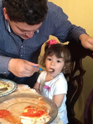 甘えてますね〜、パパさんに。