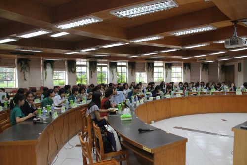 学校へ戻り、昼食です