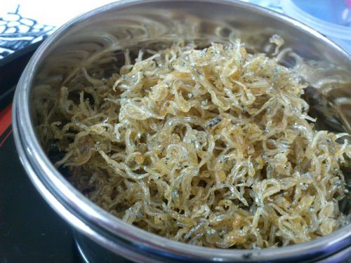 韓国常備おかず、しらす干しの炒め物。ニンニク・油・醤油・水飴で作ります