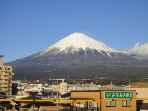 綺麗な青空にくっきりと見えた富士山