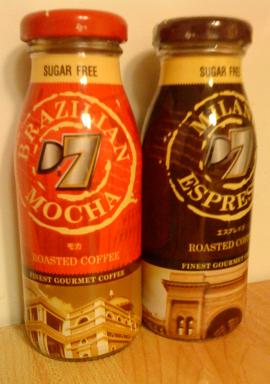 最近スーパーで見かけるようになった瓶入りコーヒードリンク、何故かモカ、エスプレッソと日本語でも表記されていますが、もちろん日本製ではありません。日本語の文字は装飾として使われているものと想像します。