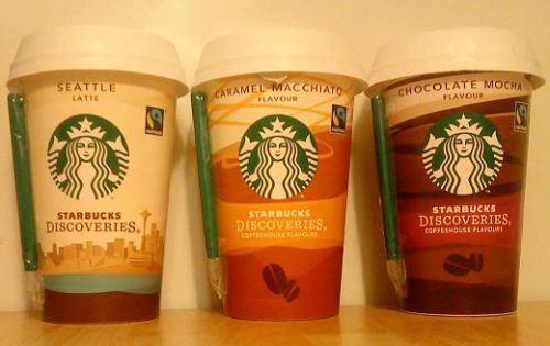 スターバックスの国内進出に伴い流通が増えた、プラスチック容器に入ったスターバックスのコーヒードリンク。ラテ、キャラメル、モカと3種類のバリエーションがあります。