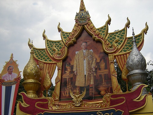 タイ国民のお父様、プミポン国王