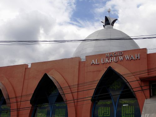 こちらのモスクの上部にもスピーカーが隠れています