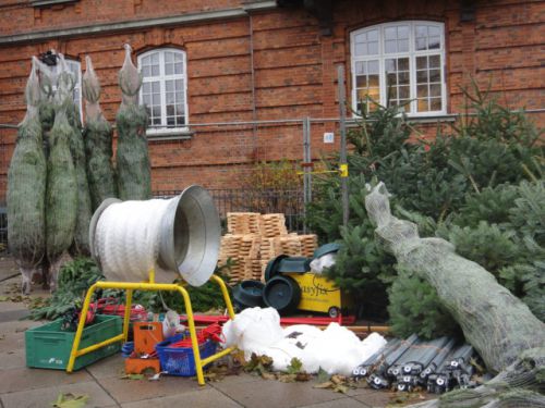 ツリーを運びやすくするネットマシーンも