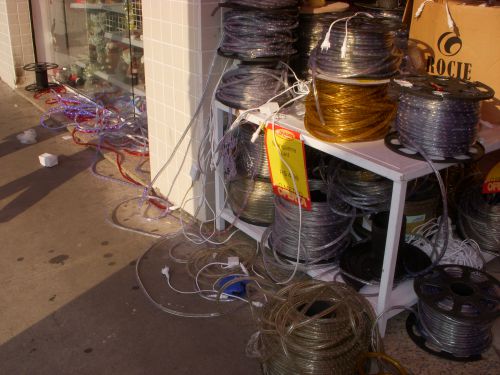 雑貨店で販売されるホース式ＬＥＤイルミネーション