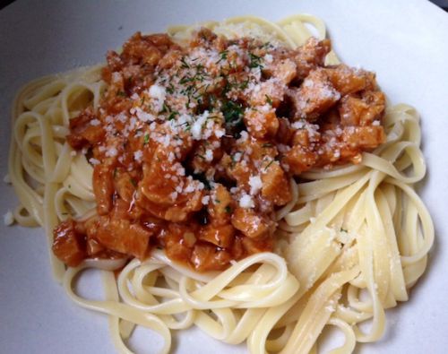 今回はドイツのレシピで細かく刻んで、ミートソース風にアレンジ。