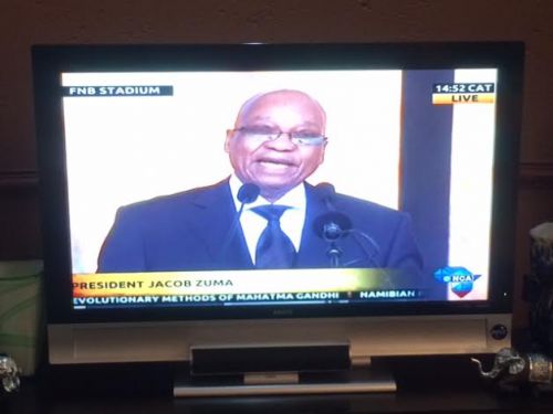 南アズマ大統領のスピーチ。ズマ大統領も、マンデラ氏とともに投獄され、当時の白人政権と戦った人物です。