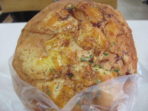 こちらは、ニンニク風味のメロンパン