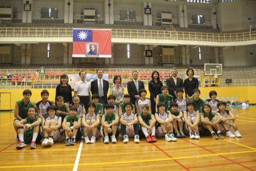 両チームの記念撮影