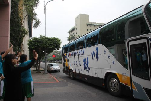 最後はお互いに笑顔でお見送り