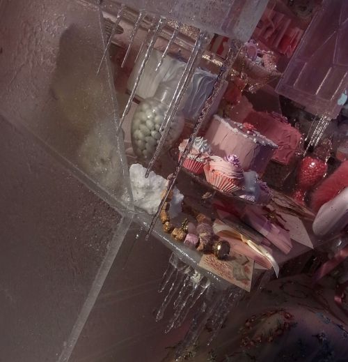 近寄ってみても手仕事が細かい！ケーキ美味しそう。。