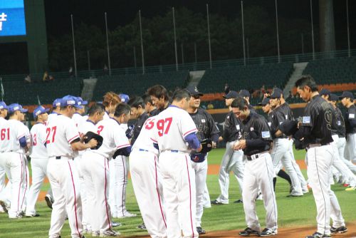 整列後は、記念品の交換