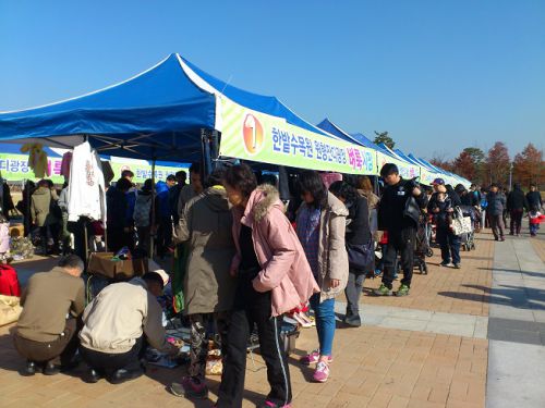 出店者100グループを超え大賑わいでした