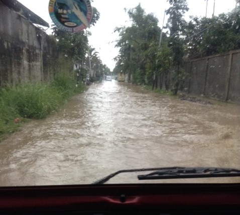 川ではなく道路です