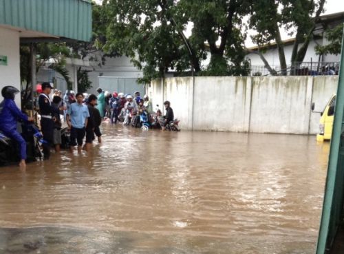 まるで海岸のように奥に行くほど深くなっていました