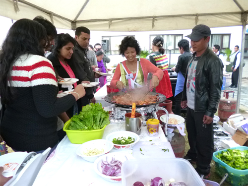 美味しそう！長蛇の列に並んで待ちます。