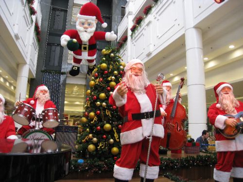 クリスマスムード高まるブラジル（サンパウロ市内のプルース・ショッピングセンターで、11月20日写す）