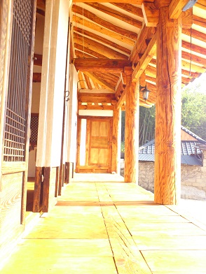 夏には縁側や開け放たれた居間部分で涼むのも楽しそうです