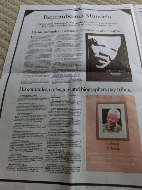 新聞のページで各方面からの追悼メッセージが多数