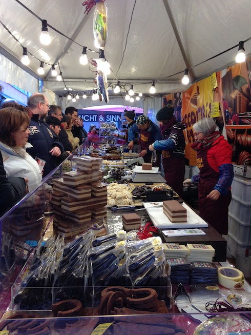 活気に溢れたスタンド。