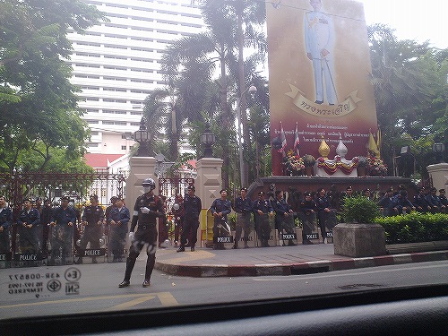 デモタイを警戒する察本部前の様子（今回のデモとは関係ありません）