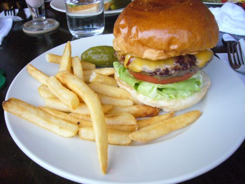 背の高いハンバーガー