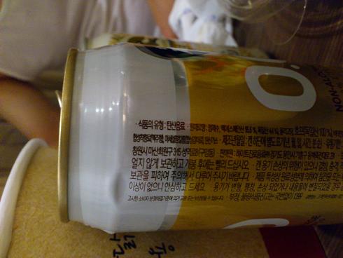 見えづらいですが、韓国語で炭酸飲料と書いてあります