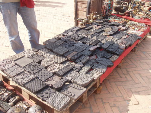 いろんな柄を取り揃えています。お役目を終えた型たちかな？