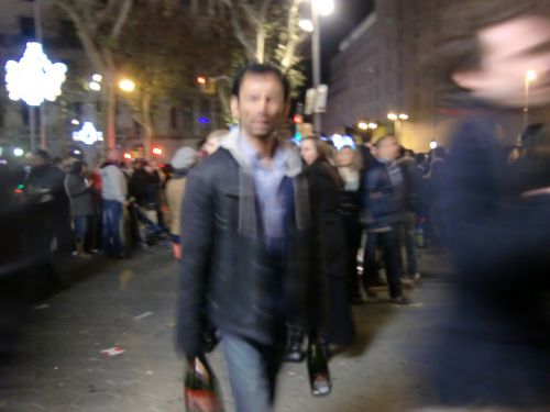 シャンペンを売る人もいました。