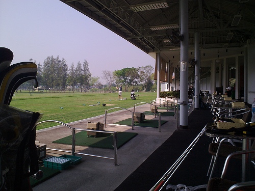 草の上で打てる場所もあります