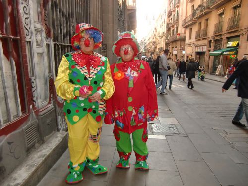 年配の婦人まで仮装をして楽しんでいました。