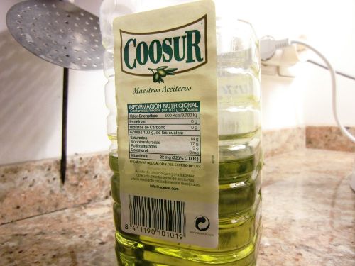 ボトルのラベルには、ビタミンE　22mg、コレステロール０mｇと記載されている