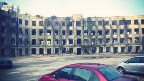 解体の始まった虹口中学