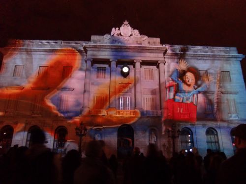 私たちの上空に飛び出してくる映像も多くありました。