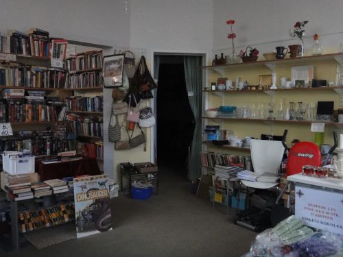 小物や本などが10クローネ（160円ぐらい）で販売されています。