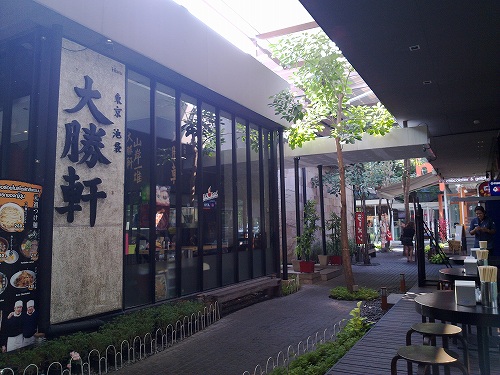 近々リニューアルで店舗の入れ替えがあるそうです　次はどんな店が来るかな