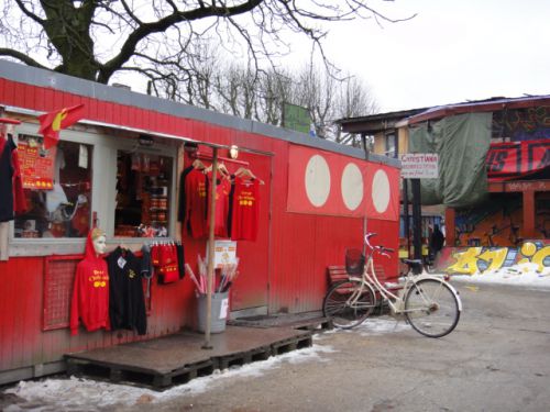 外部の人向けのお土産ショップ