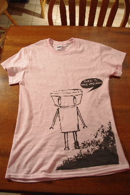 娘が8ドルで購入したピンクシャツデーのＴシャツ