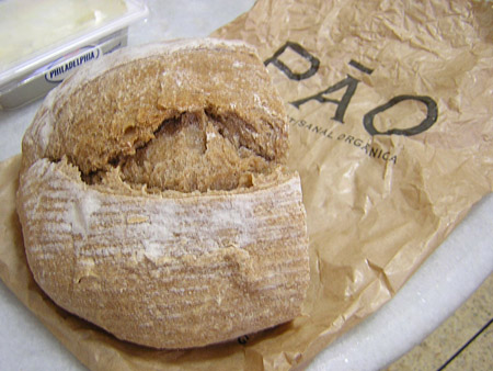 半分に切ってもらって購入すれば、食べきれる。