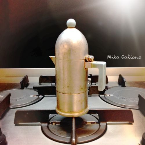 使い込まれた我が家のカッフェッティエーラ