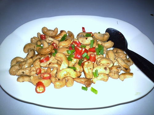 カシューナッツとチリを炒めたお酒のつまみ