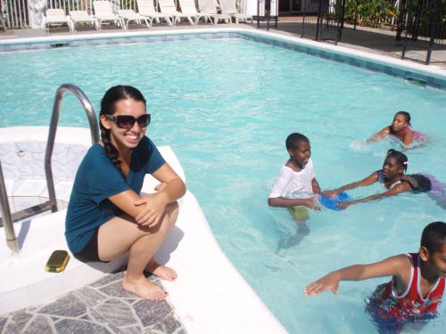 私の水泳授業を助けに来てくれました。